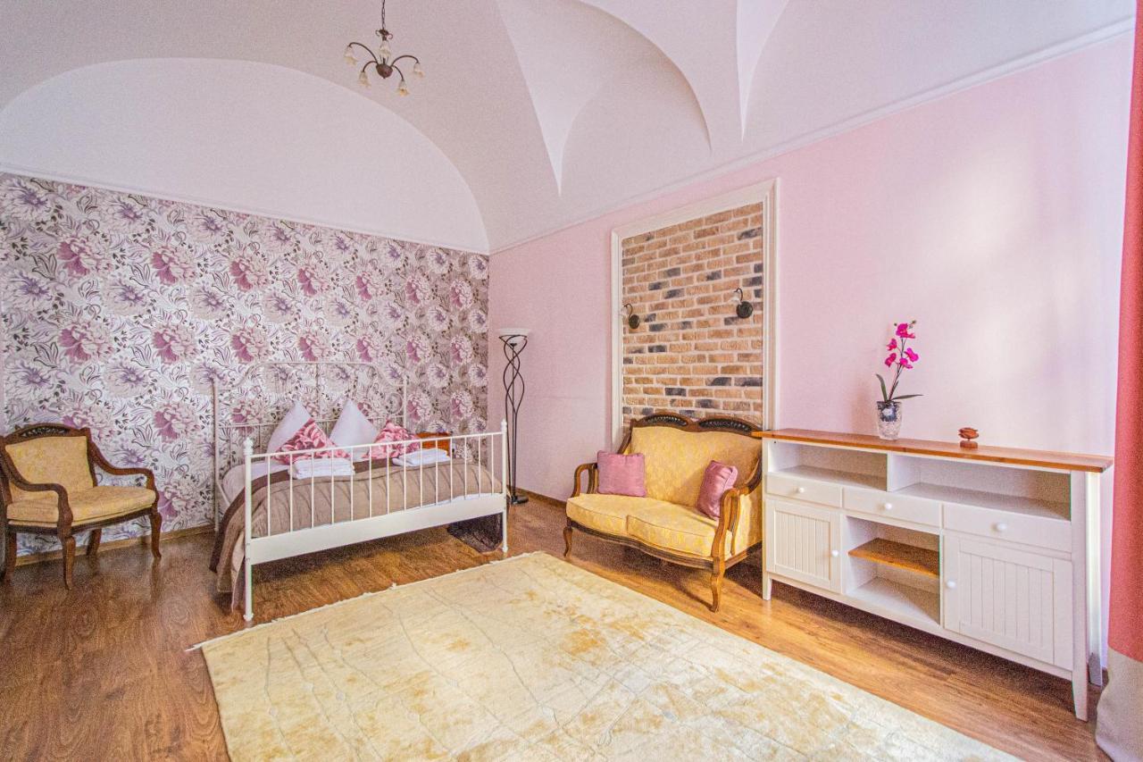 Astronomical Clock Suite By Ruterra Prag Exterior foto